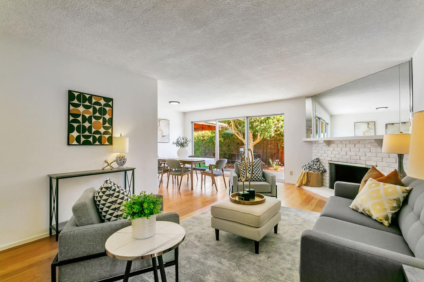 Detail Gallery Image 7 of 30 For 1691 Yale Dr, Mountain View,  CA 94040 - 3 Beds | 2 Baths