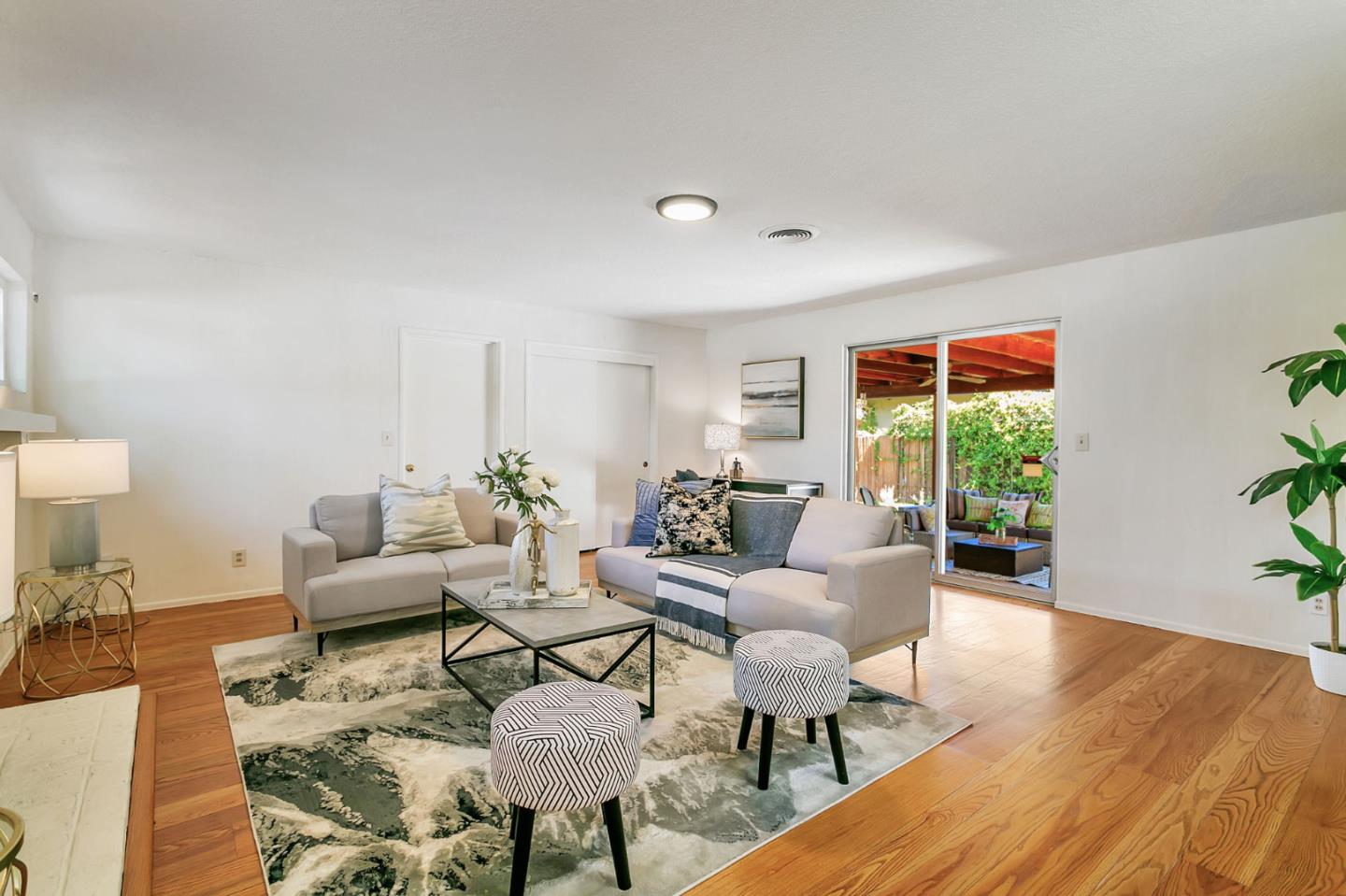 Detail Gallery Image 8 of 30 For 1691 Yale Dr, Mountain View,  CA 94040 - 3 Beds | 2 Baths