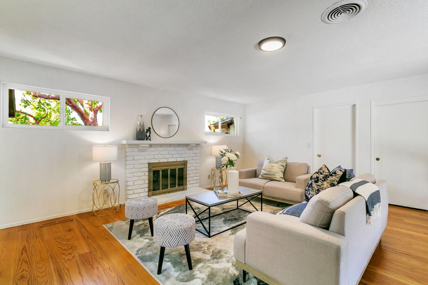 Detail Gallery Image 9 of 30 For 1691 Yale Dr, Mountain View,  CA 94040 - 3 Beds | 2 Baths