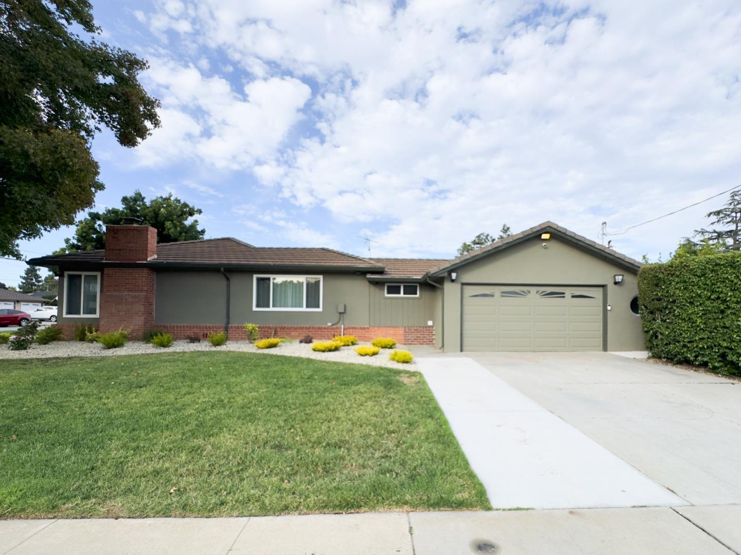 Detail Gallery Image 4 of 43 For 4586 Norris Rd, Fremont,  CA 94536 - 4 Beds | 3 Baths