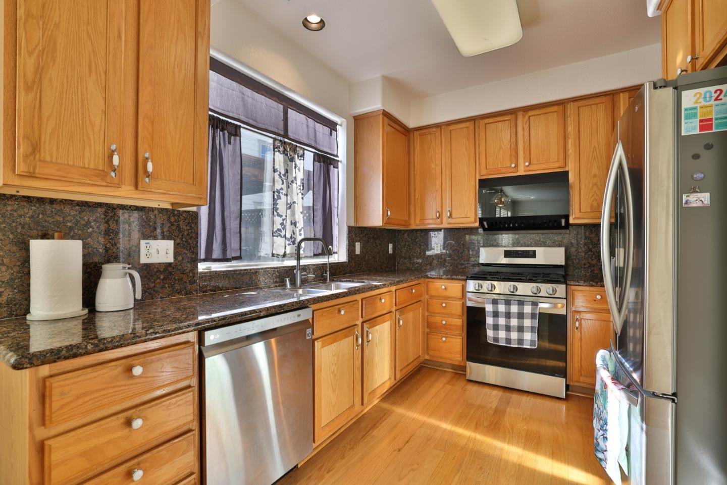 Detail Gallery Image 5 of 20 For 37 Lance Way, Hayward,  CA 94544 - 3 Beds | 2/1 Baths