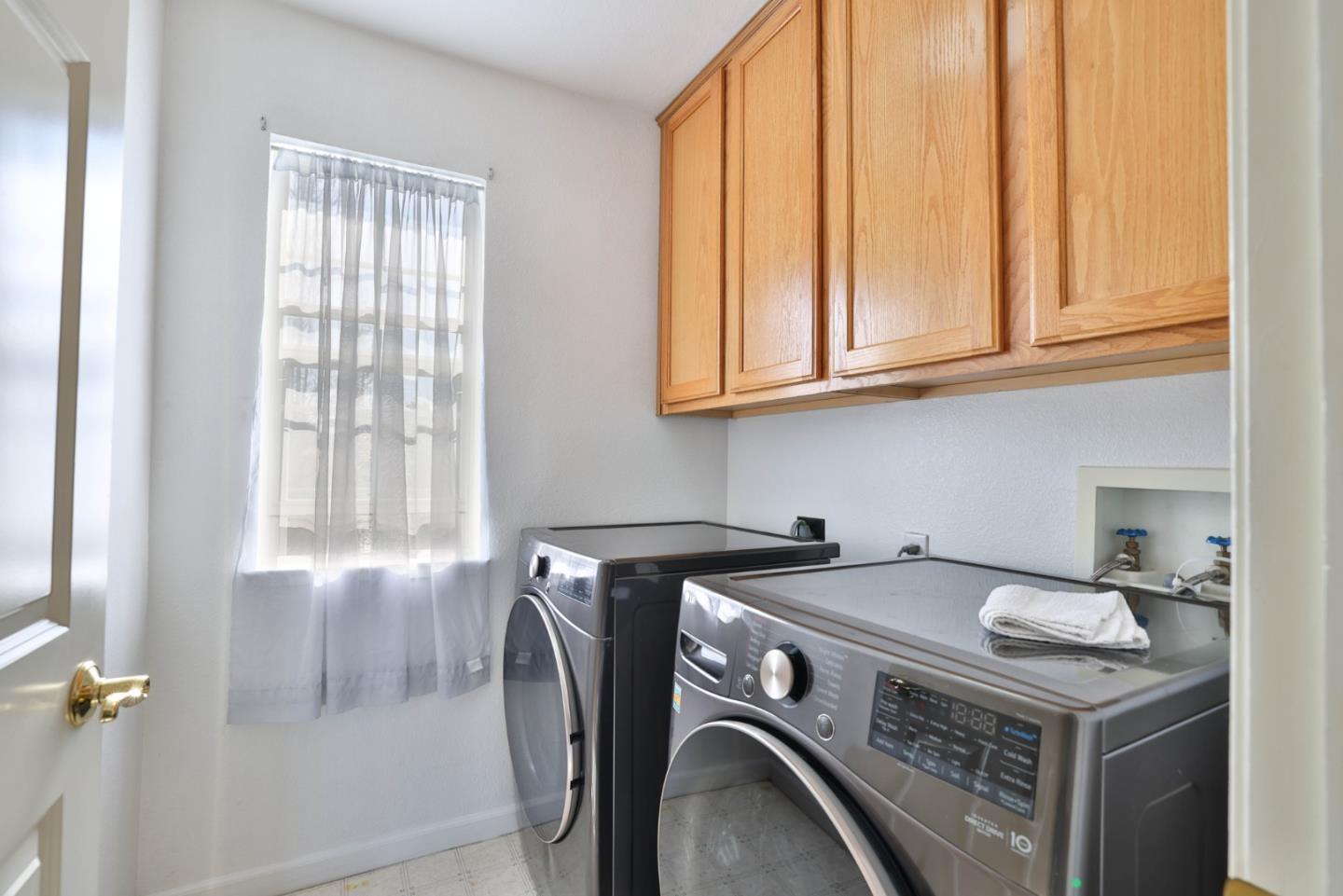 Detail Gallery Image 8 of 20 For 37 Lance Way, Hayward,  CA 94544 - 3 Beds | 2/1 Baths