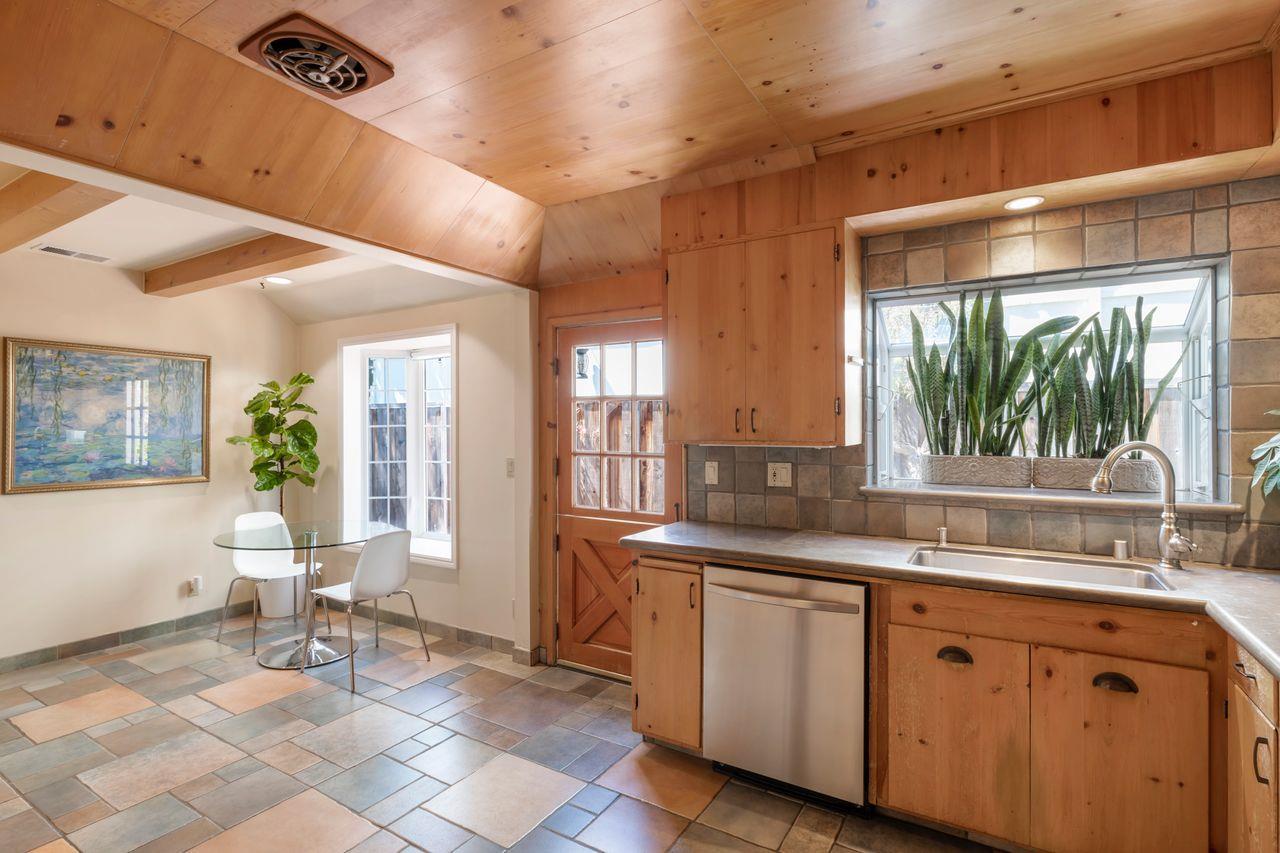 Detail Gallery Image 12 of 26 For 20 Kent Pl, Palo Alto,  CA 94301 - 2 Beds | 2 Baths