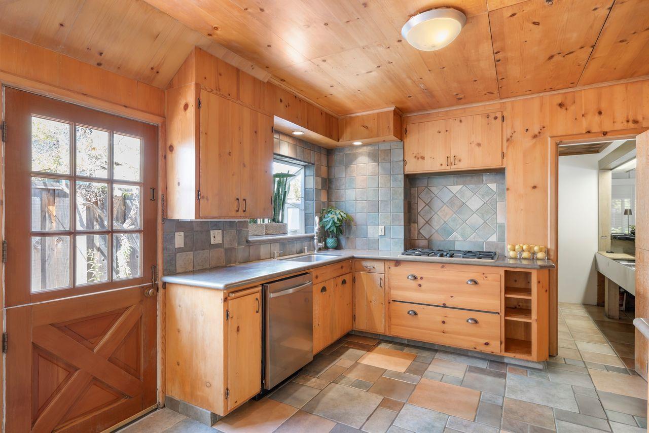 Detail Gallery Image 13 of 26 For 20 Kent Pl, Palo Alto,  CA 94301 - 2 Beds | 2 Baths