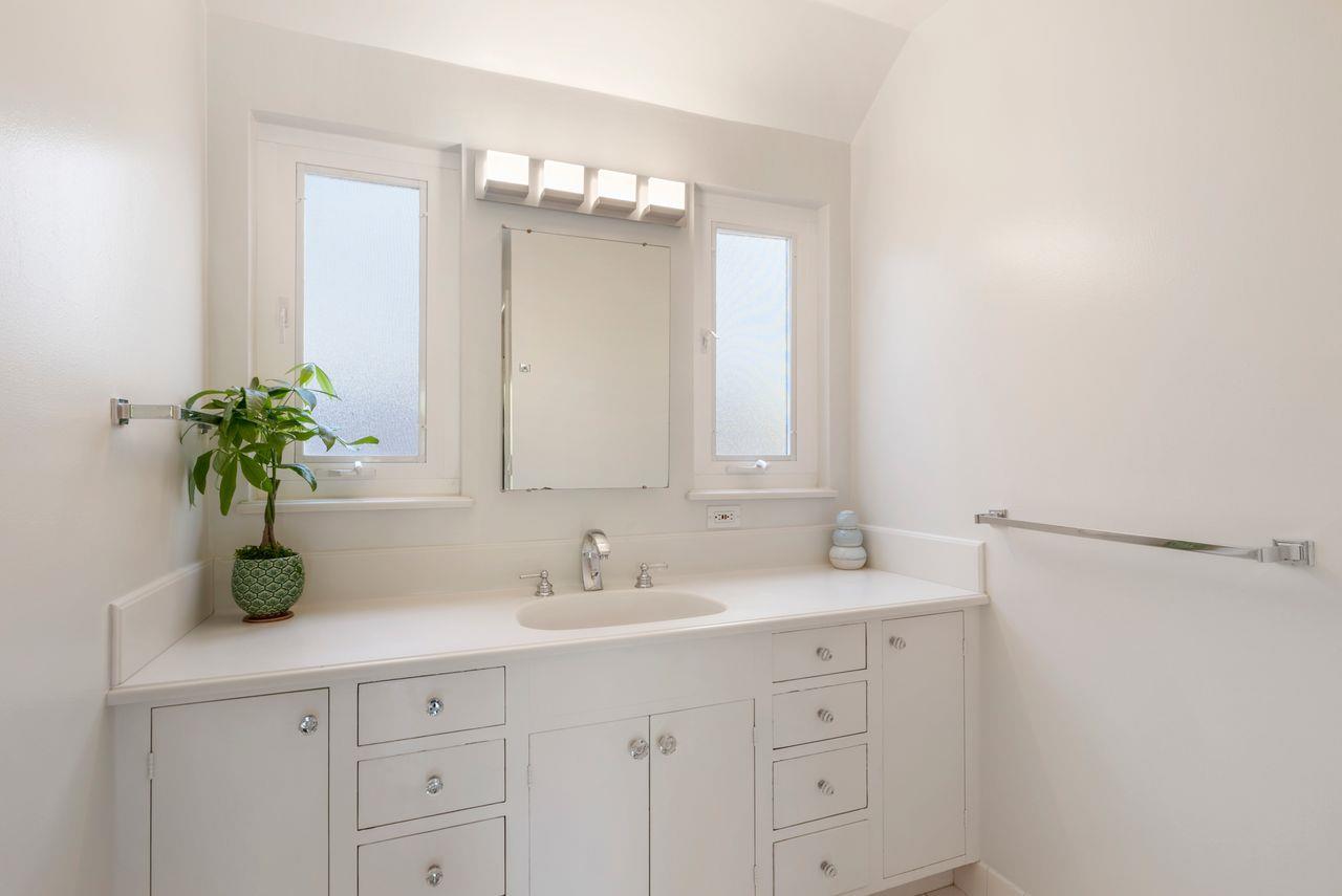 Detail Gallery Image 16 of 26 For 20 Kent Pl, Palo Alto,  CA 94301 - 2 Beds | 2 Baths