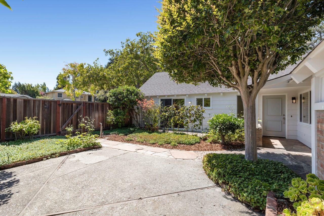 Detail Gallery Image 5 of 26 For 20 Kent Pl, Palo Alto,  CA 94301 - 2 Beds | 2 Baths