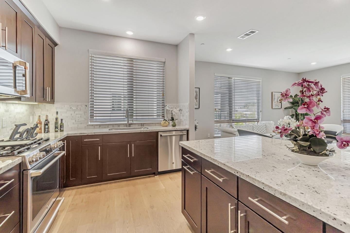 Detail Gallery Image 12 of 28 For 1028 Foster Square Ln #305,  Foster City,  CA 94404 - 3 Beds | 2 Baths