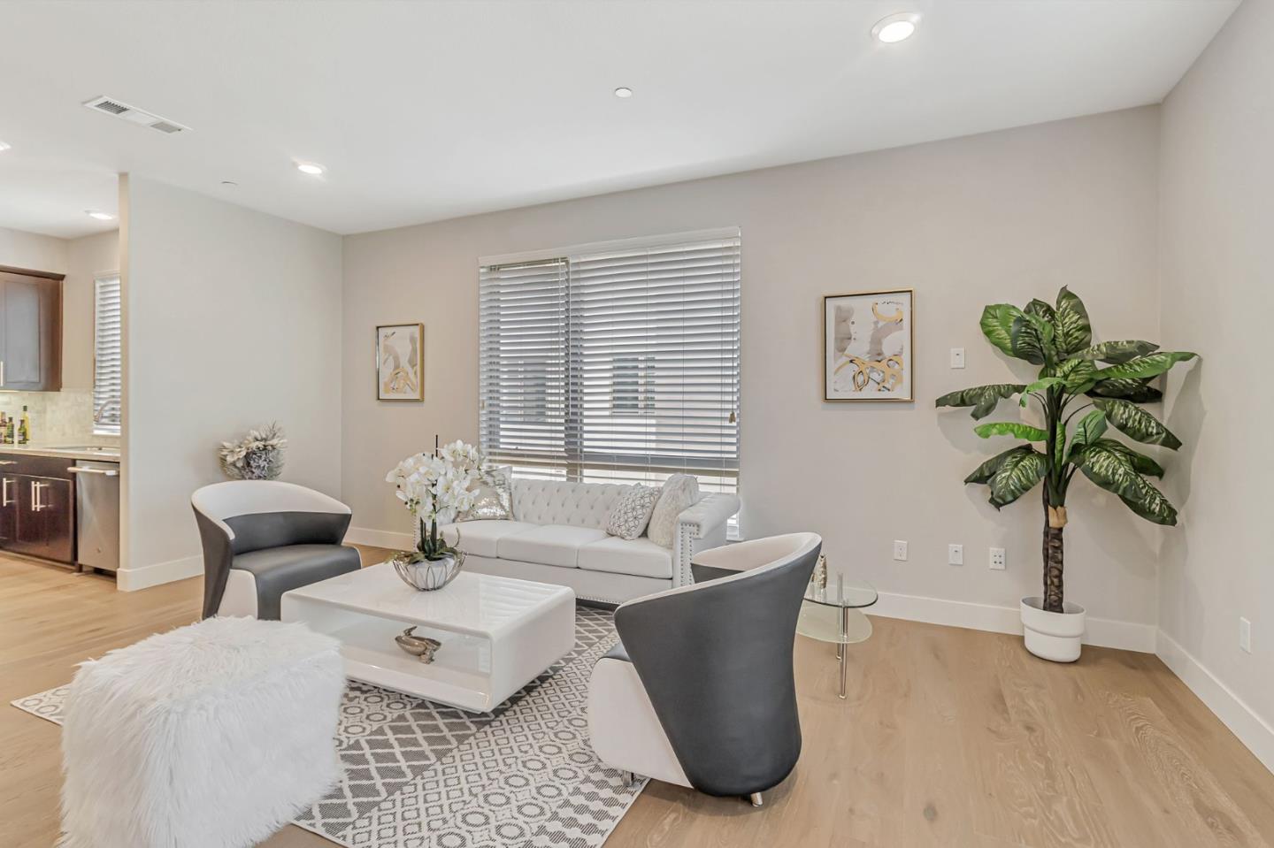 Detail Gallery Image 4 of 28 For 1028 Foster Square Ln #305,  Foster City,  CA 94404 - 3 Beds | 2 Baths