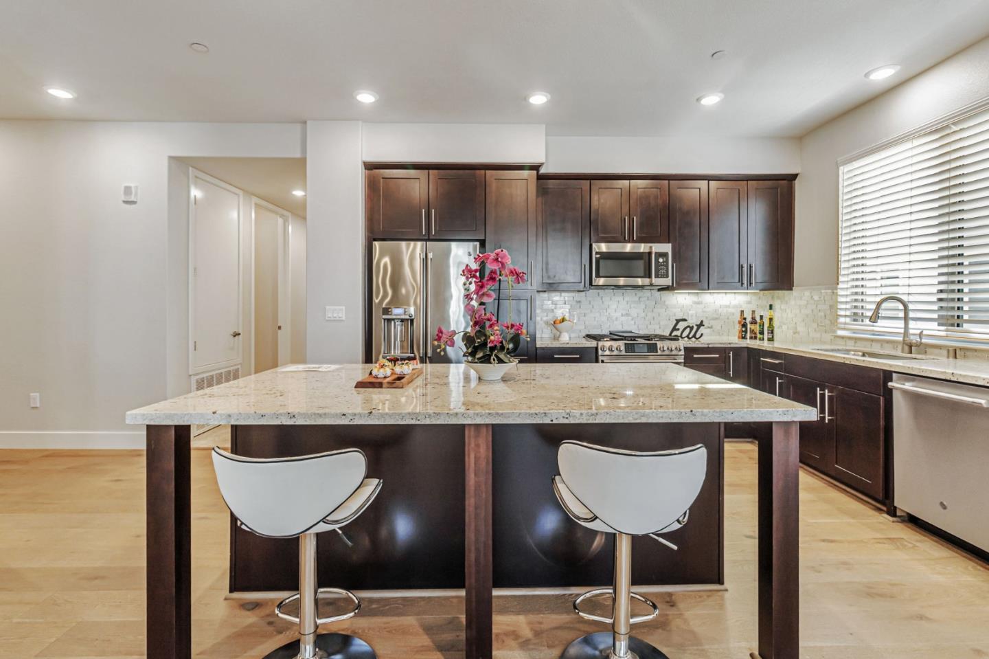 Detail Gallery Image 7 of 28 For 1028 Foster Square Ln #305,  Foster City,  CA 94404 - 3 Beds | 2 Baths