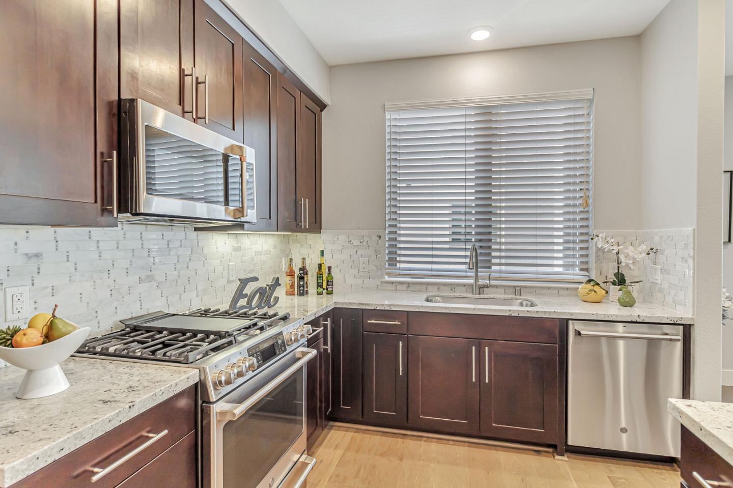 Detail Gallery Image 9 of 28 For 1028 Foster Square Ln #305,  Foster City,  CA 94404 - 3 Beds | 2 Baths