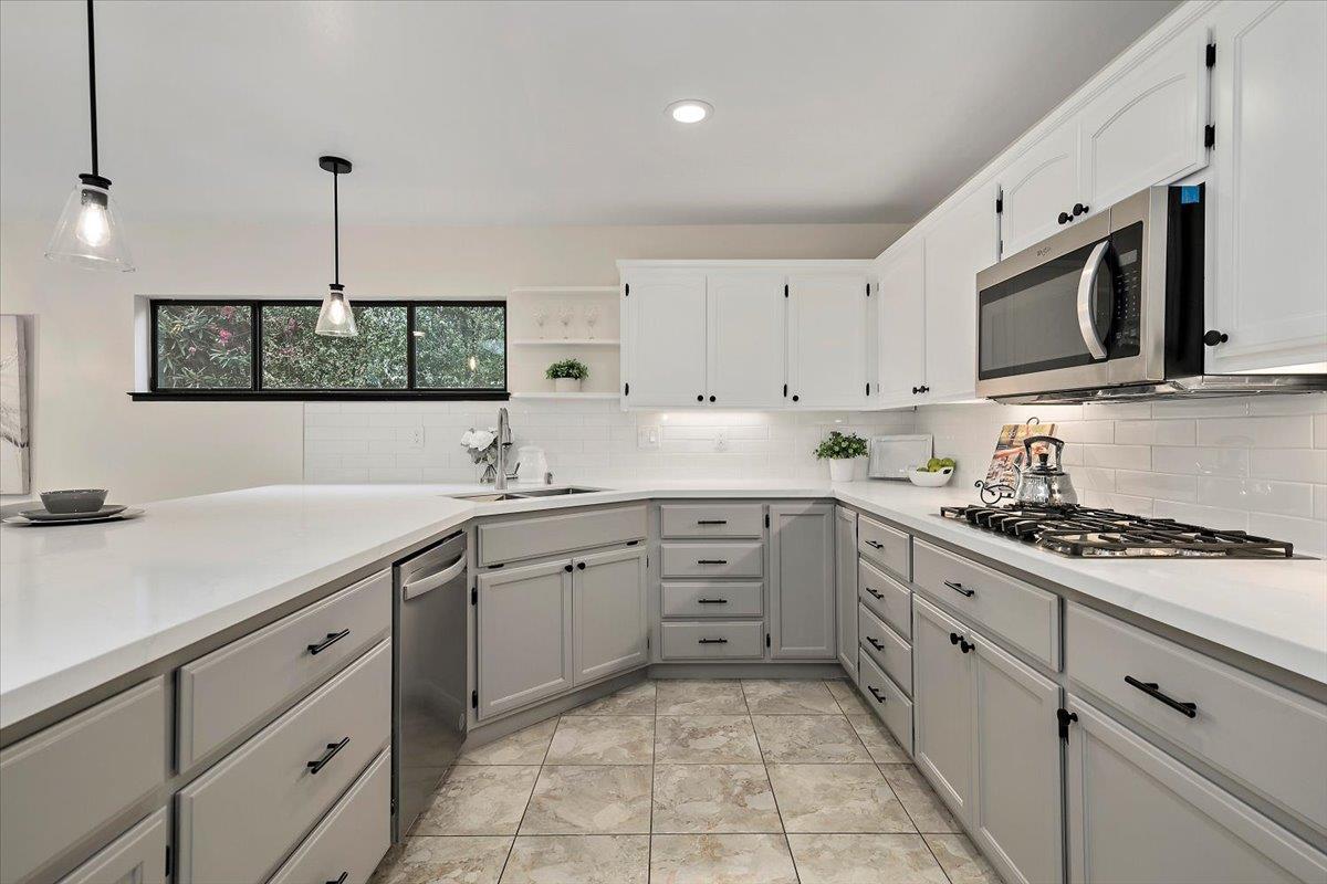 Detail Gallery Image 16 of 44 For 4867 Anna Dr, San Jose,  CA 95124 - 5 Beds | 4 Baths