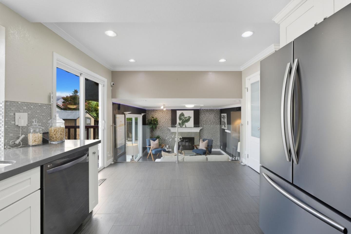 Detail Gallery Image 12 of 51 For 2673 Toy Ln, San Jose,  CA 95121 - 4 Beds | 2/1 Baths