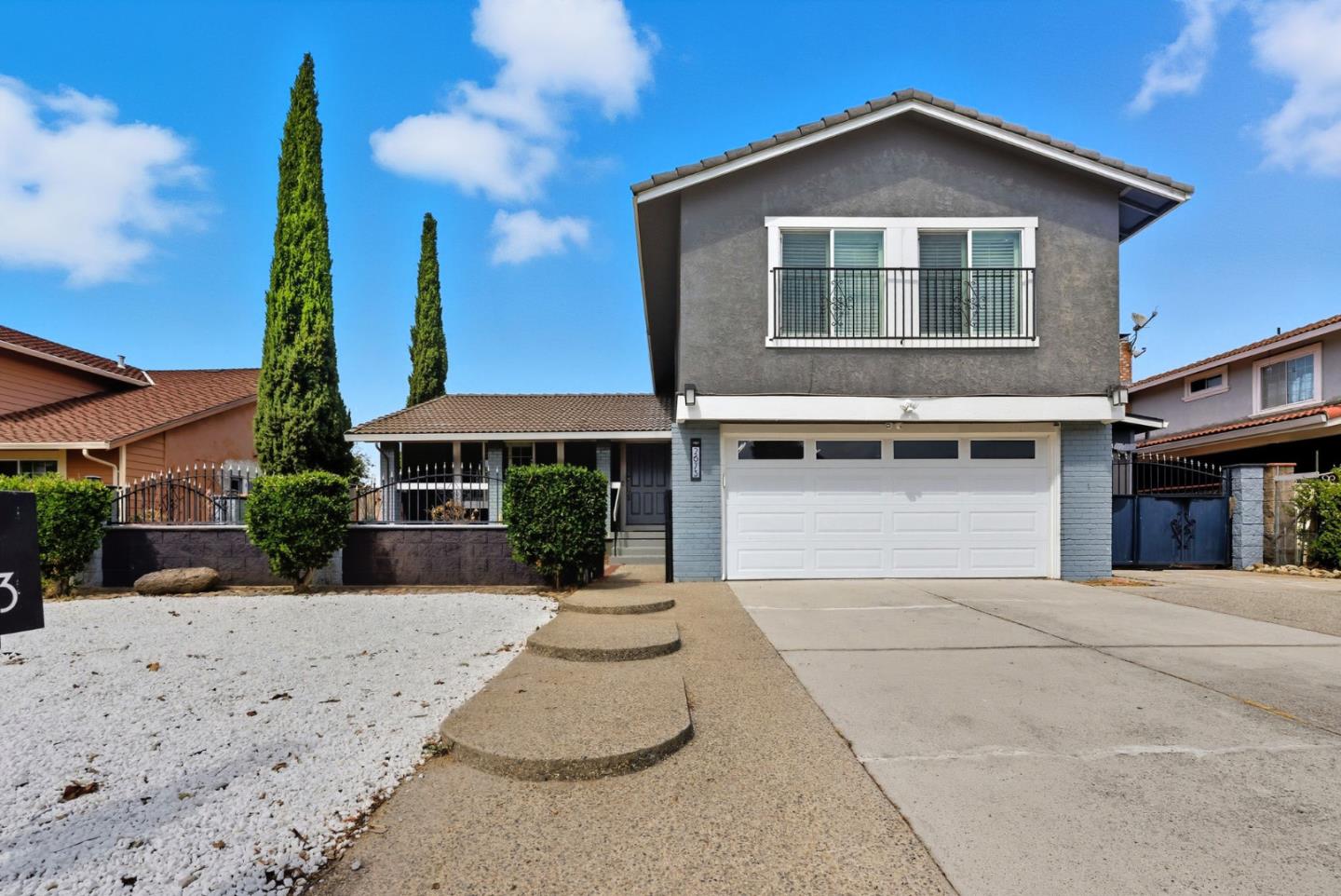 Detail Gallery Image 3 of 51 For 2673 Toy Ln, San Jose,  CA 95121 - 4 Beds | 2/1 Baths