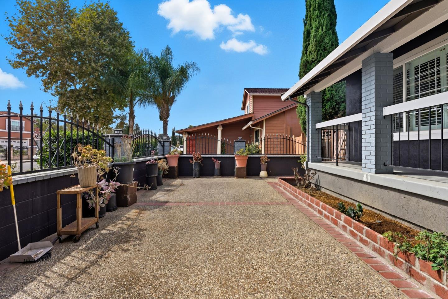 Detail Gallery Image 4 of 51 For 2673 Toy Ln, San Jose,  CA 95121 - 4 Beds | 2/1 Baths