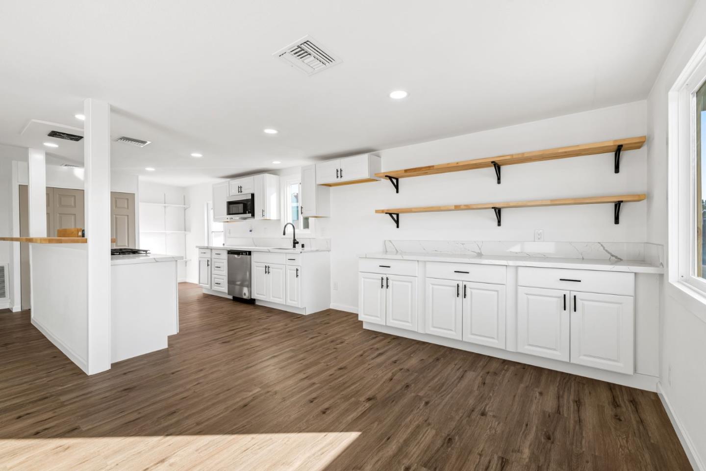 Detail Gallery Image 10 of 43 For 20 Russell Rd #86,  Salinas,  CA 93906 - 3 Beds | 2 Baths