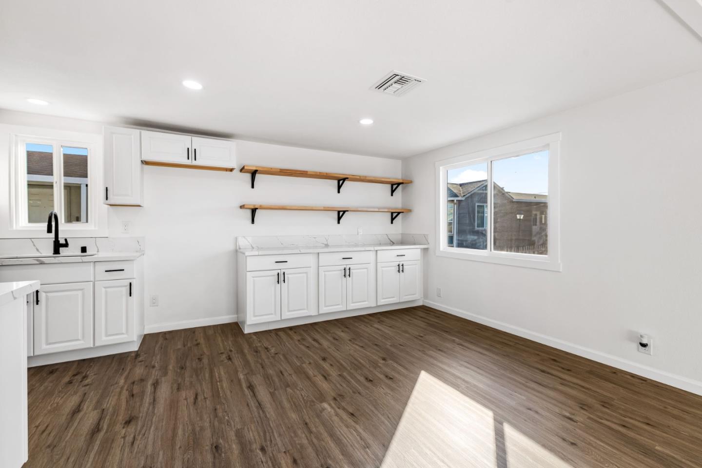 Detail Gallery Image 11 of 43 For 20 Russell Rd #86,  Salinas,  CA 93906 - 3 Beds | 2 Baths