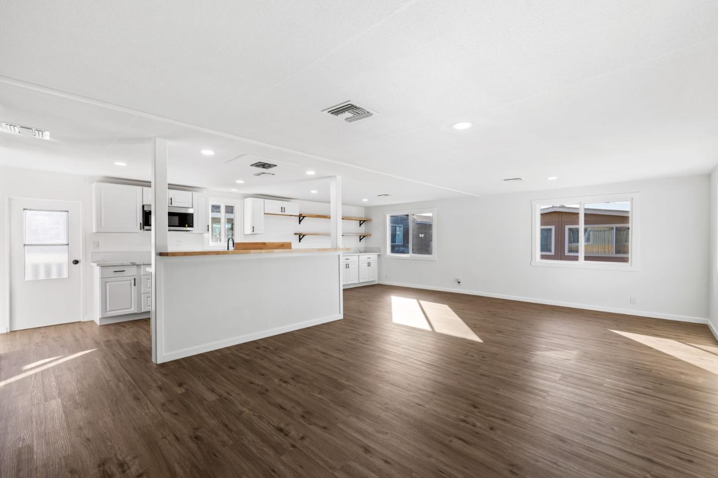 Detail Gallery Image 3 of 43 For 20 Russell Rd #86,  Salinas,  CA 93906 - 3 Beds | 2 Baths