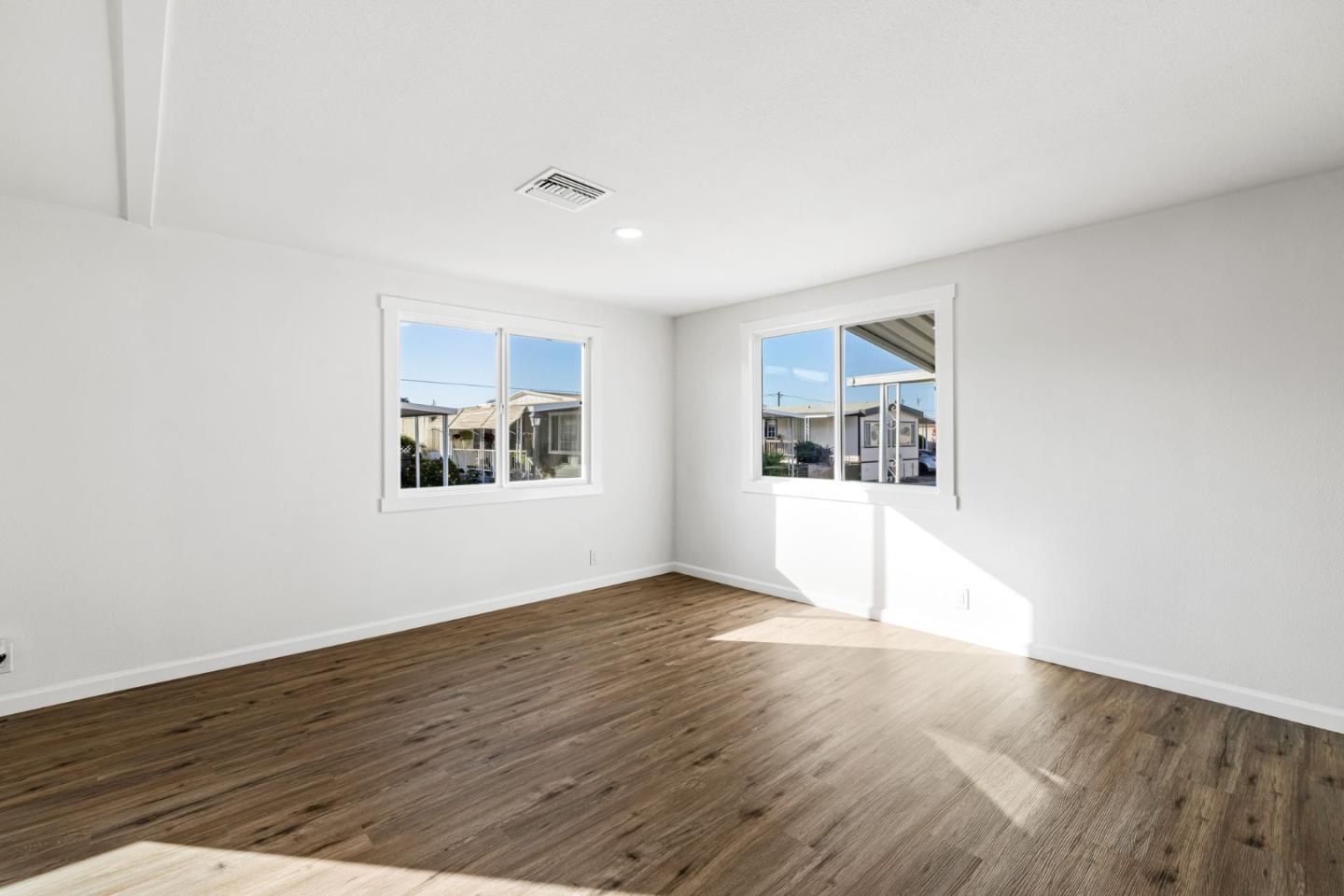 Detail Gallery Image 6 of 43 For 20 Russell Rd #86,  Salinas,  CA 93906 - 3 Beds | 2 Baths