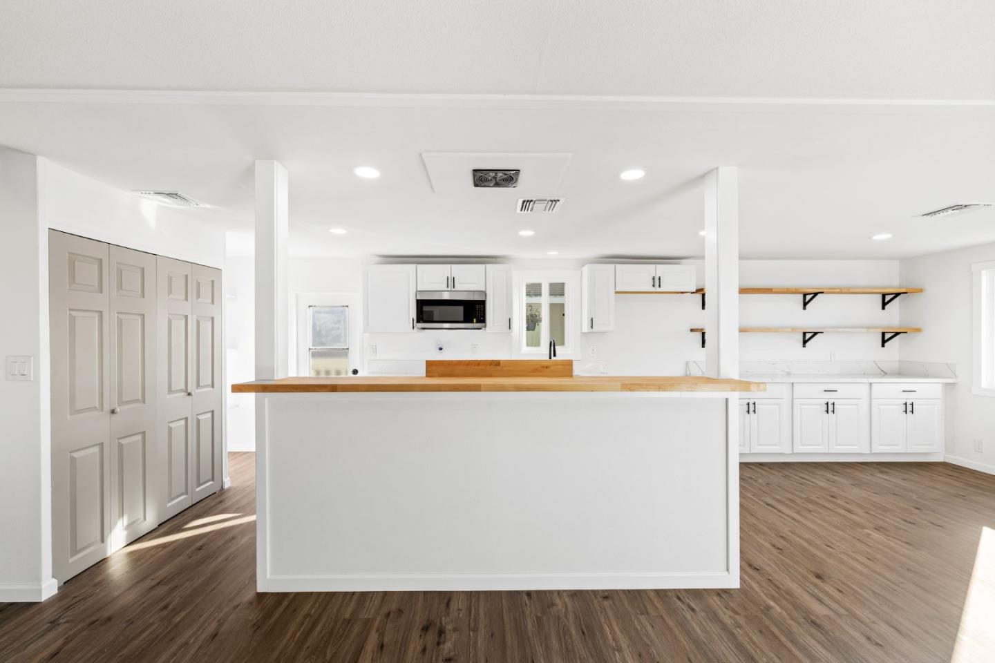 Detail Gallery Image 7 of 43 For 20 Russell Rd #86,  Salinas,  CA 93906 - 3 Beds | 2 Baths