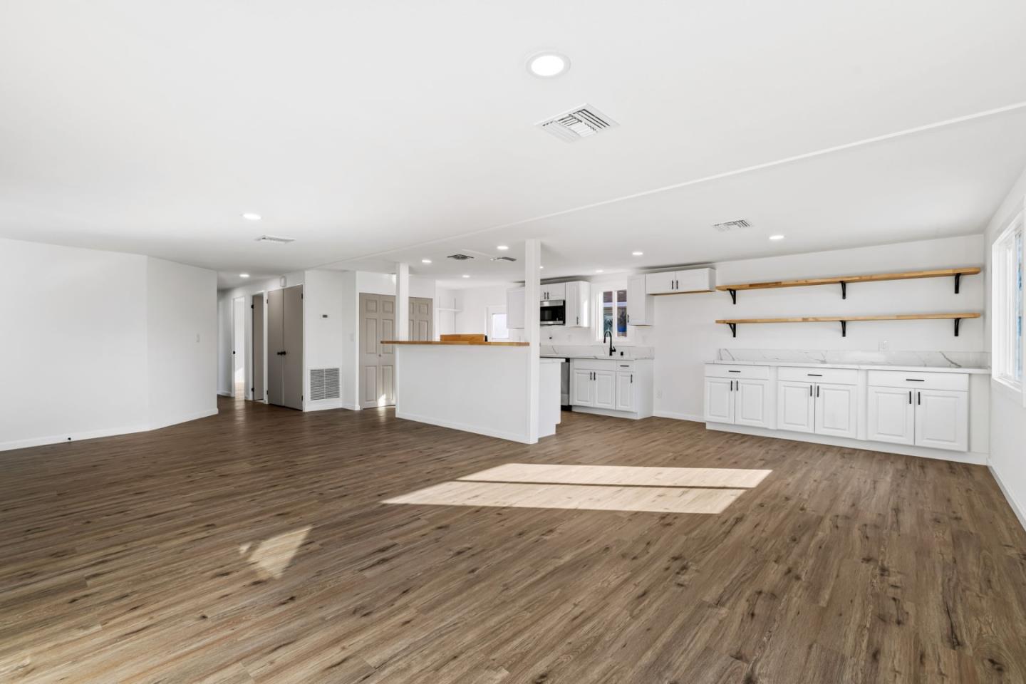 Detail Gallery Image 8 of 43 For 20 Russell Rd #86,  Salinas,  CA 93906 - 3 Beds | 2 Baths