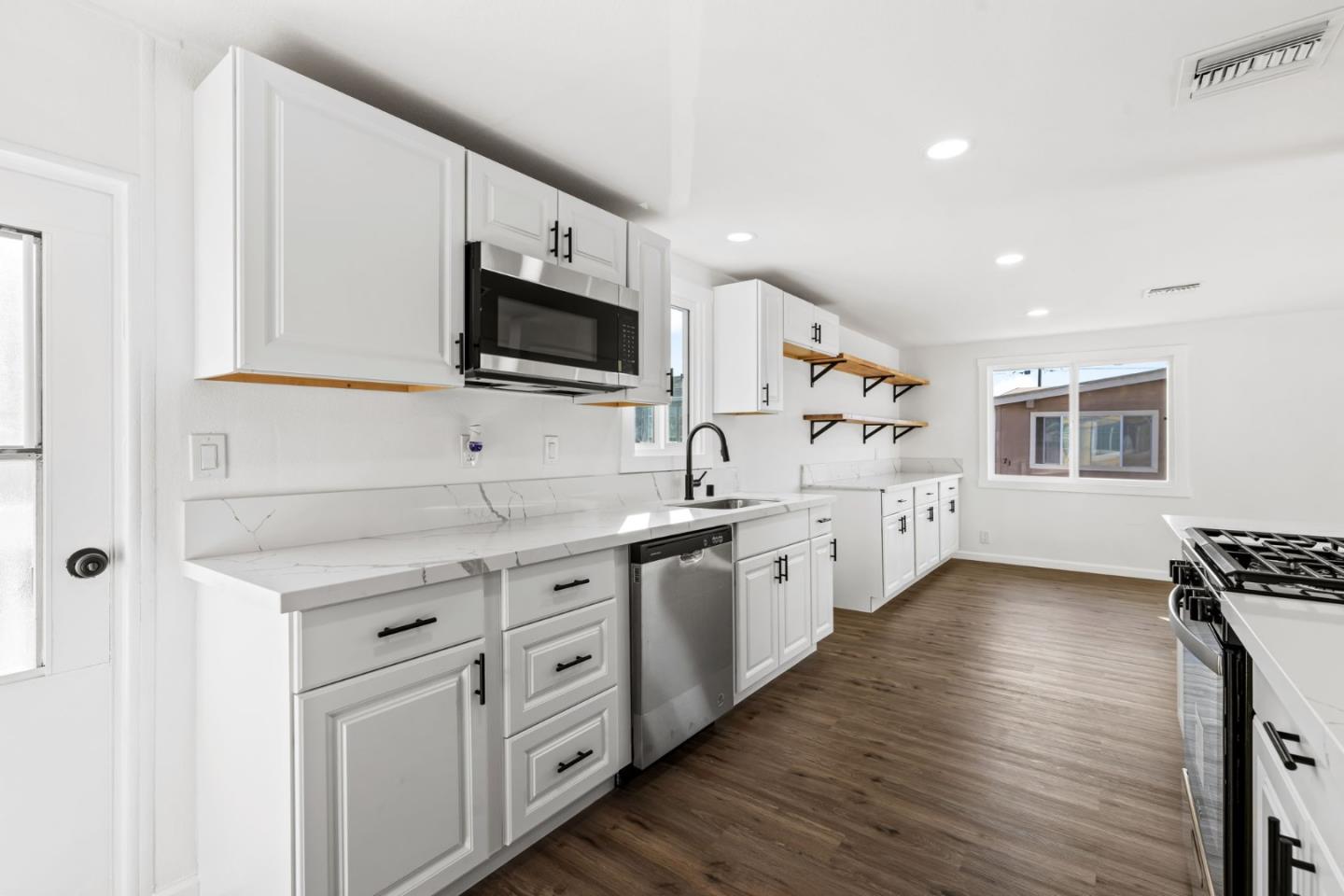 Detail Gallery Image 9 of 43 For 20 Russell Rd #86,  Salinas,  CA 93906 - 3 Beds | 2 Baths