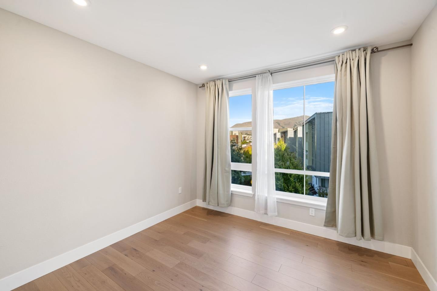 Detail Gallery Image 10 of 37 For 45009 Challenge Cmn #301,  Fremont,  CA 94538 - 3 Beds | 2/1 Baths