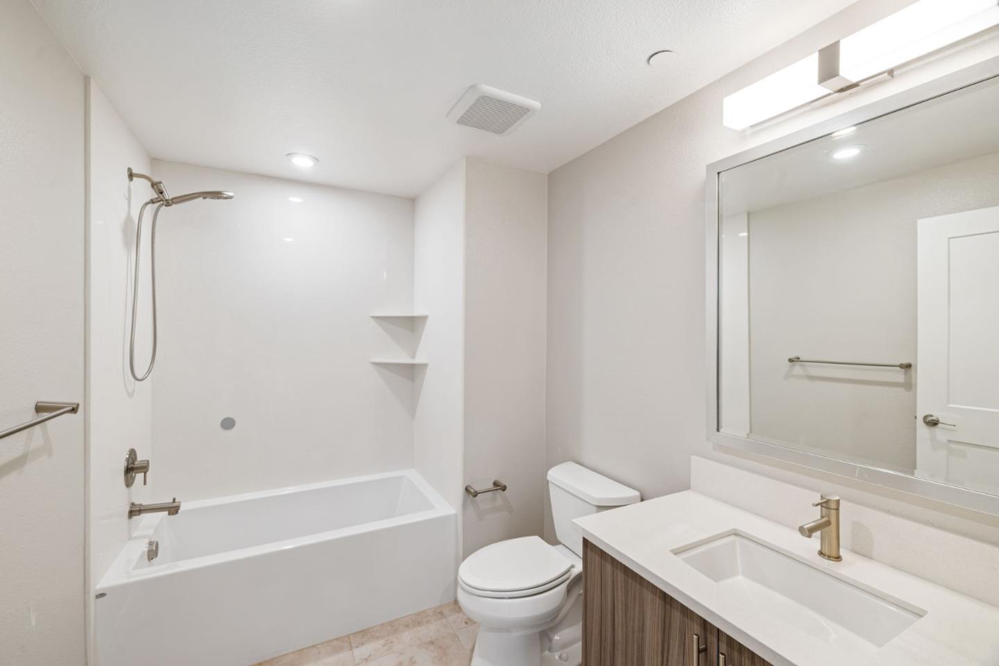 Detail Gallery Image 14 of 37 For 45009 Challenge Cmn #301,  Fremont,  CA 94538 - 3 Beds | 2/1 Baths