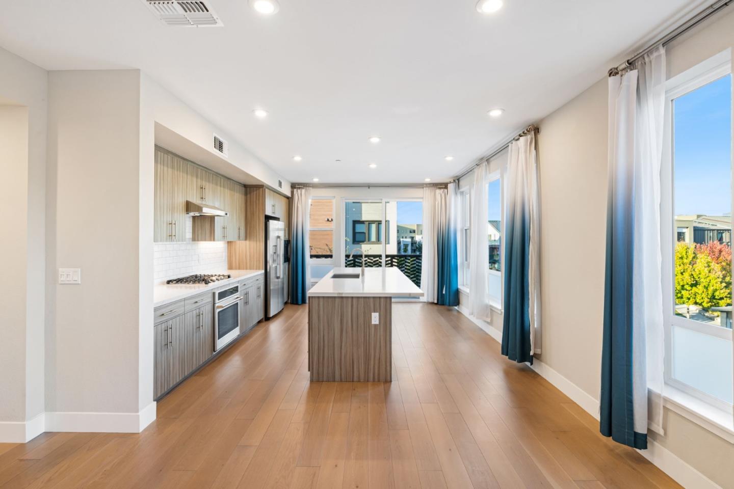 Detail Gallery Image 4 of 37 For 45009 Challenge Cmn #301,  Fremont,  CA 94538 - 3 Beds | 2/1 Baths