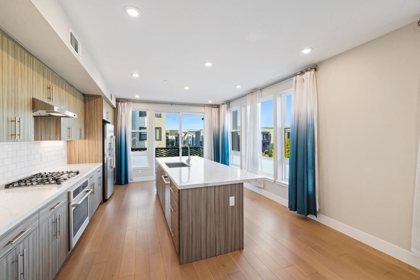 Detail Gallery Image 5 of 37 For 45009 Challenge Cmn #301,  Fremont,  CA 94538 - 3 Beds | 2/1 Baths