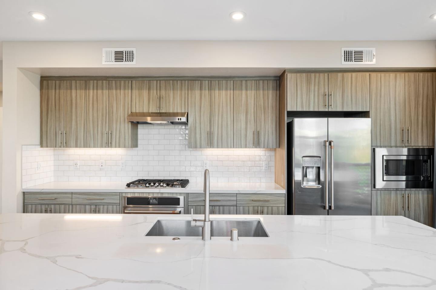 Detail Gallery Image 7 of 37 For 45009 Challenge Cmn #301,  Fremont,  CA 94538 - 3 Beds | 2/1 Baths