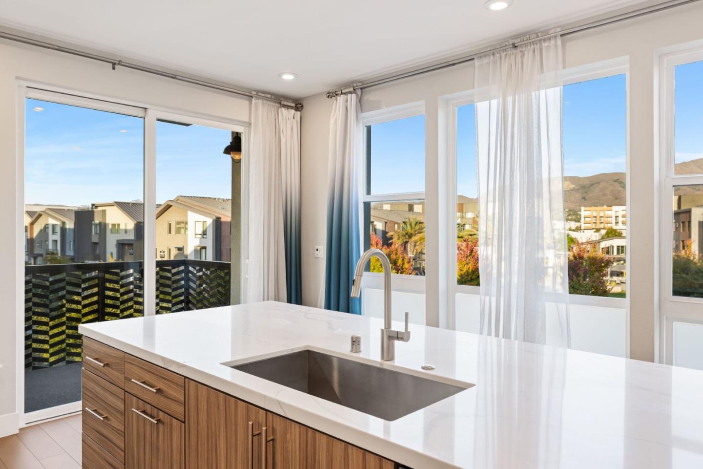 Detail Gallery Image 9 of 37 For 45009 Challenge Cmn #301,  Fremont,  CA 94538 - 3 Beds | 2/1 Baths