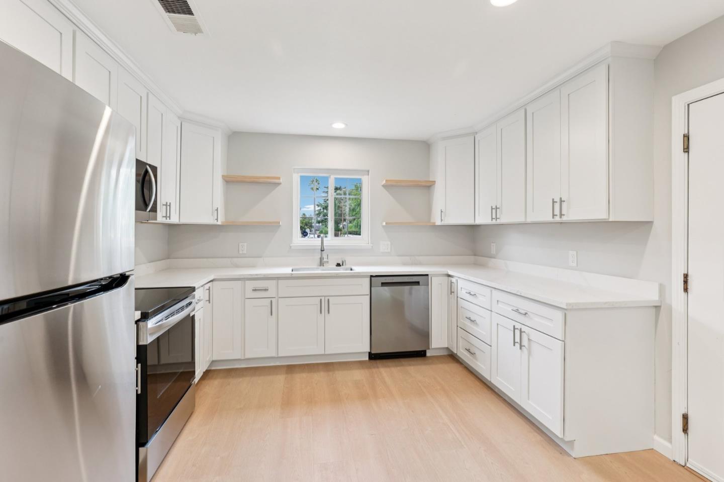 Detail Gallery Image 14 of 40 For 1398 Boysea Dr, San Jose,  CA 95118 - 3 Beds | 1/1 Baths