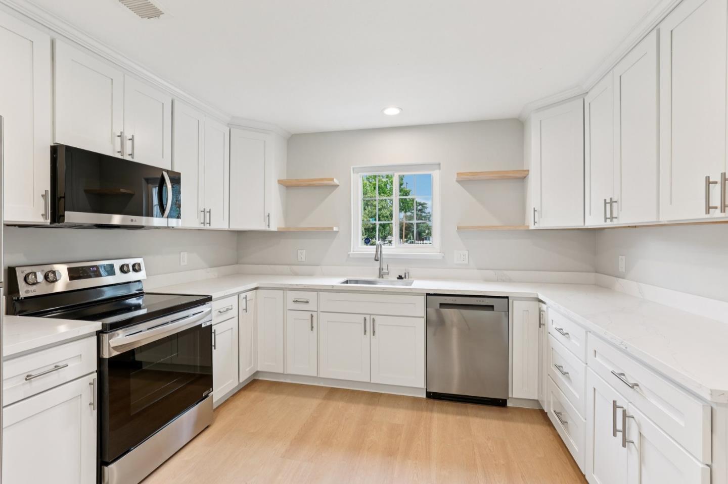 Detail Gallery Image 15 of 40 For 1398 Boysea Dr, San Jose,  CA 95118 - 3 Beds | 1/1 Baths