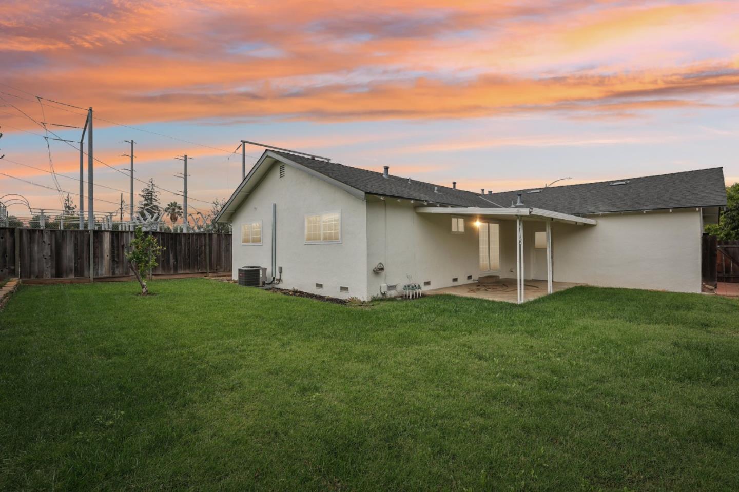 Detail Gallery Image 2 of 40 For 1398 Boysea Dr, San Jose,  CA 95118 - 3 Beds | 1/1 Baths