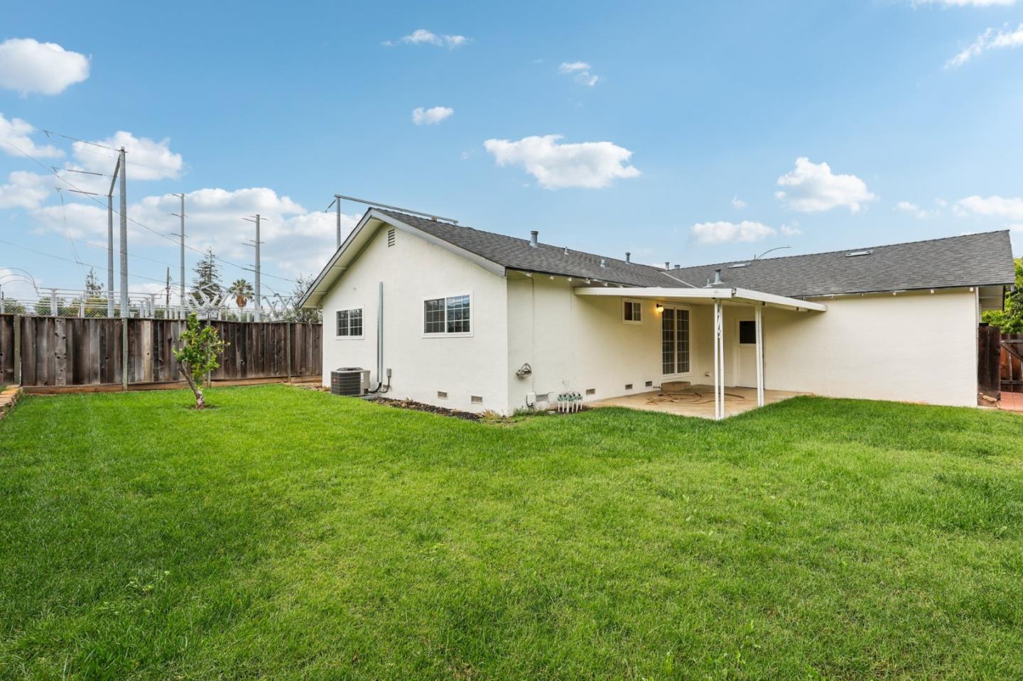 Detail Gallery Image 29 of 40 For 1398 Boysea Dr, San Jose,  CA 95118 - 3 Beds | 1/1 Baths