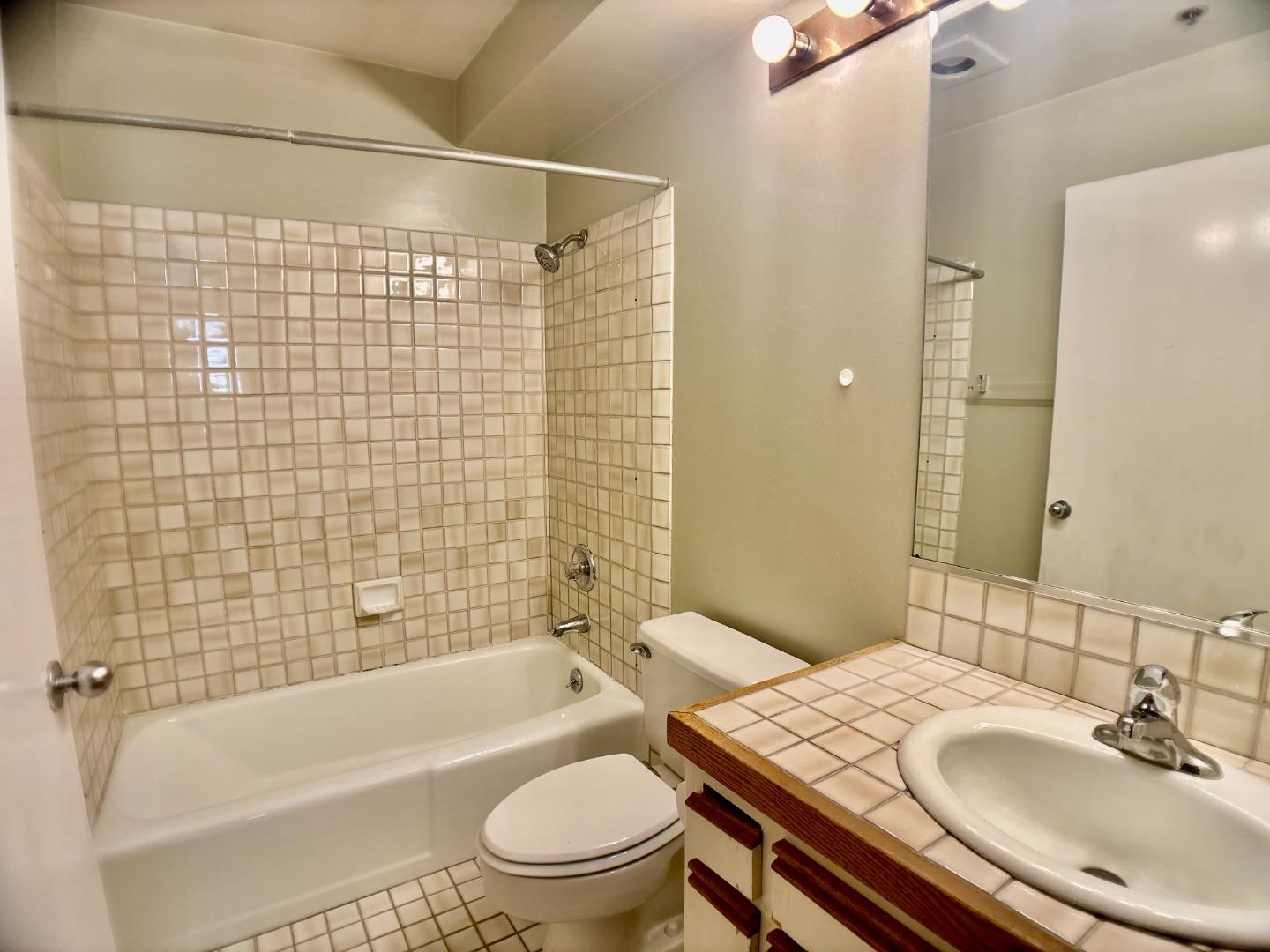 Detail Gallery Image 17 of 34 For 731 Loma Verde Ave #G,  Palo Alto,  CA 94303 - 3 Beds | 2/1 Baths