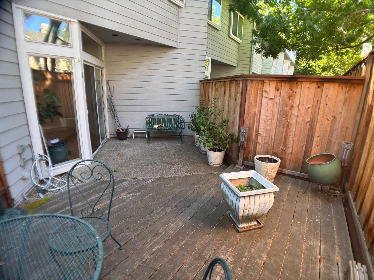 Detail Gallery Image 22 of 34 For 731 Loma Verde Ave #G,  Palo Alto,  CA 94303 - 3 Beds | 2/1 Baths