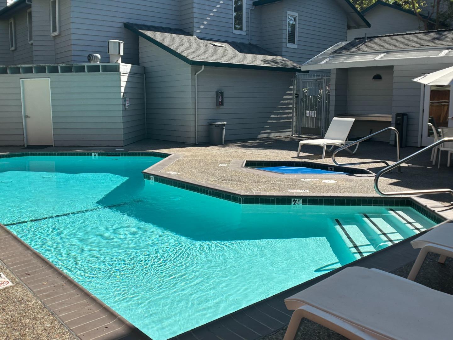 Detail Gallery Image 24 of 34 For 731 Loma Verde Ave #G,  Palo Alto,  CA 94303 - 3 Beds | 2/1 Baths