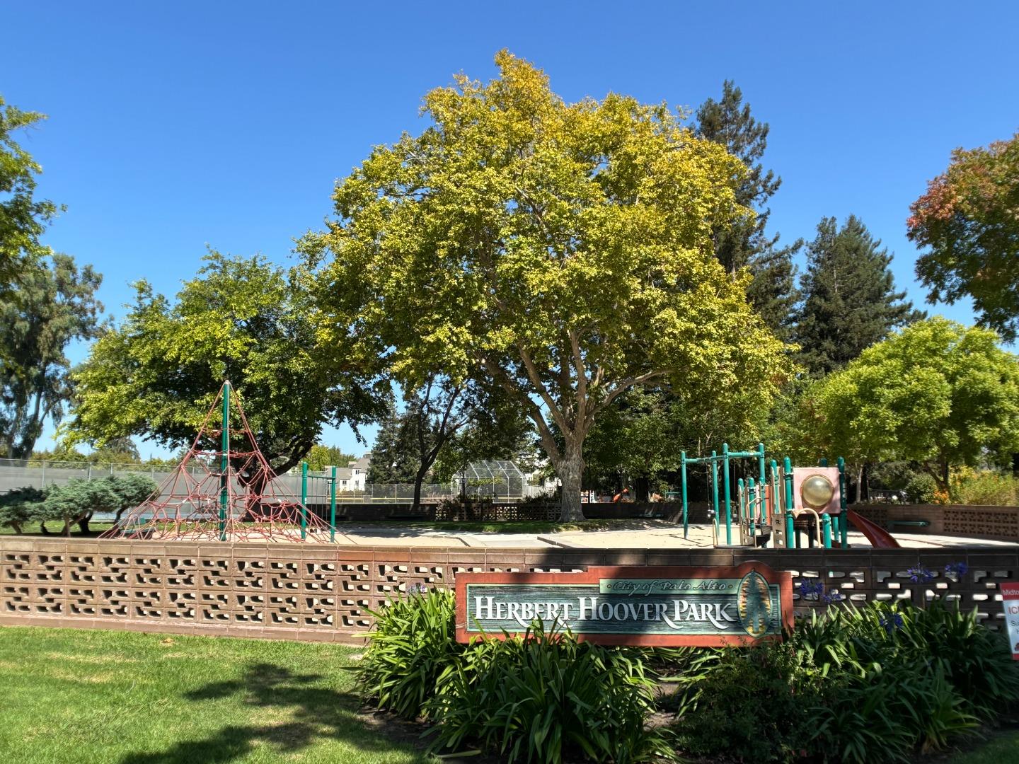 Detail Gallery Image 25 of 34 For 731 Loma Verde Ave #G,  Palo Alto,  CA 94303 - 3 Beds | 2/1 Baths