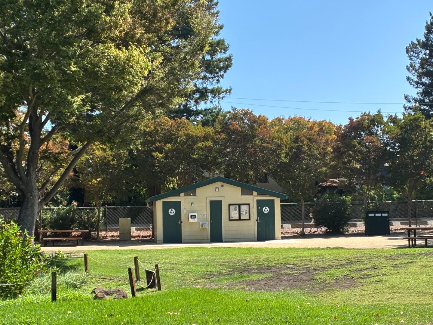 Detail Gallery Image 34 of 34 For 731 Loma Verde Ave #G,  Palo Alto,  CA 94303 - 3 Beds | 2/1 Baths