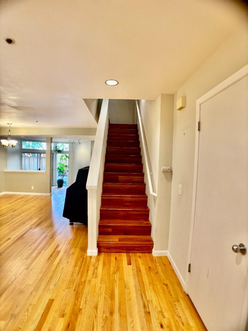 Detail Gallery Image 9 of 34 For 731 Loma Verde Ave #G,  Palo Alto,  CA 94303 - 3 Beds | 2/1 Baths