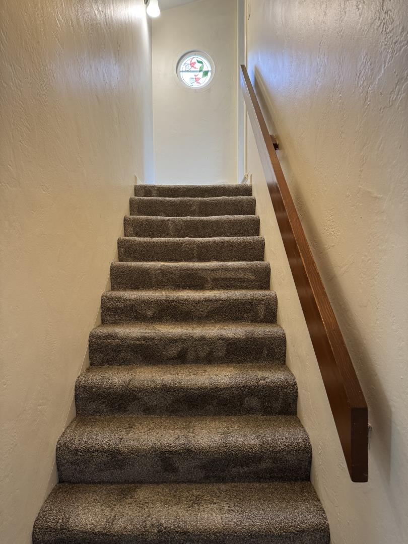 Detail Gallery Image 14 of 37 For 24545 Leona Dr, Hayward,  CA 94542 - 5 Beds | 2 Baths