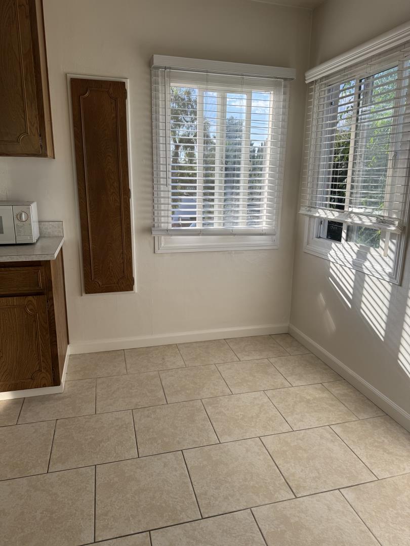 Detail Gallery Image 8 of 37 For 24545 Leona Dr, Hayward,  CA 94542 - 5 Beds | 2 Baths