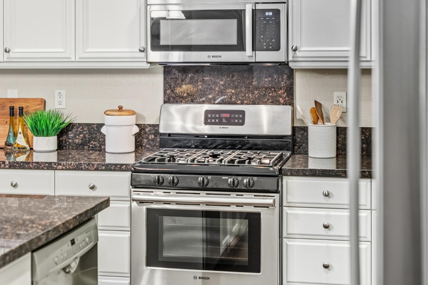 Detail Gallery Image 18 of 65 For 3716 Chiavari Way, Manteca,  CA 95337 - 3 Beds | 2/1 Baths