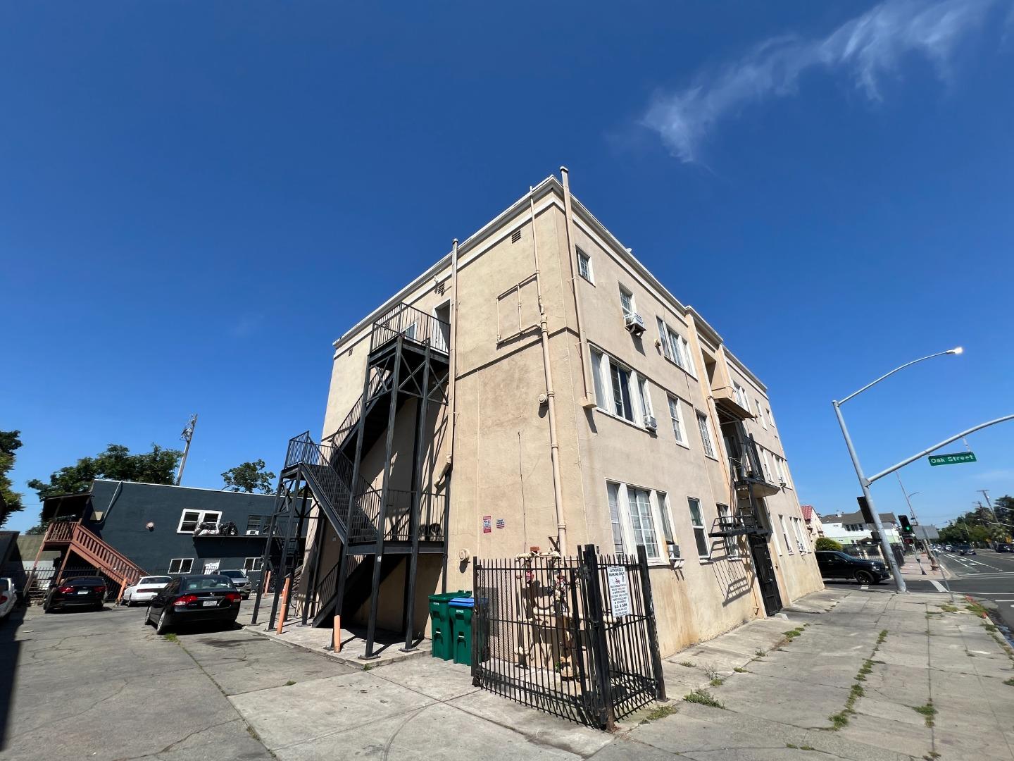 Detail Gallery Image 2 of 5 For 545 N California St, Stockton,  CA 95202 - – Beds | – Baths