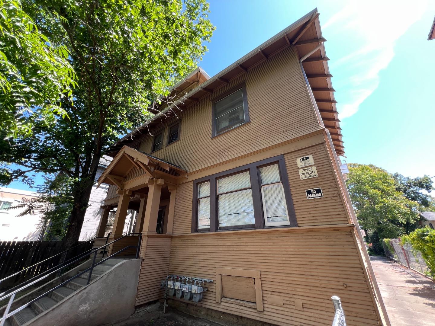 Detail Gallery Image 4 of 9 For 722 N San Joaquin St, Stockton,  CA 95202 - – Beds | – Baths