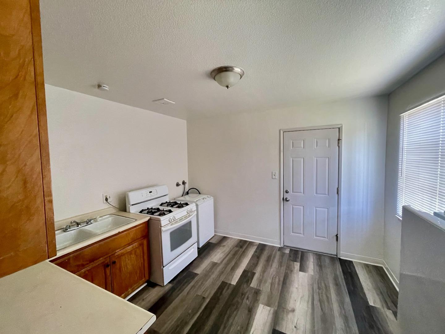 Detail Gallery Image 7 of 9 For 1302 Holt St, Stockton,  CA 95203 - – Beds | – Baths