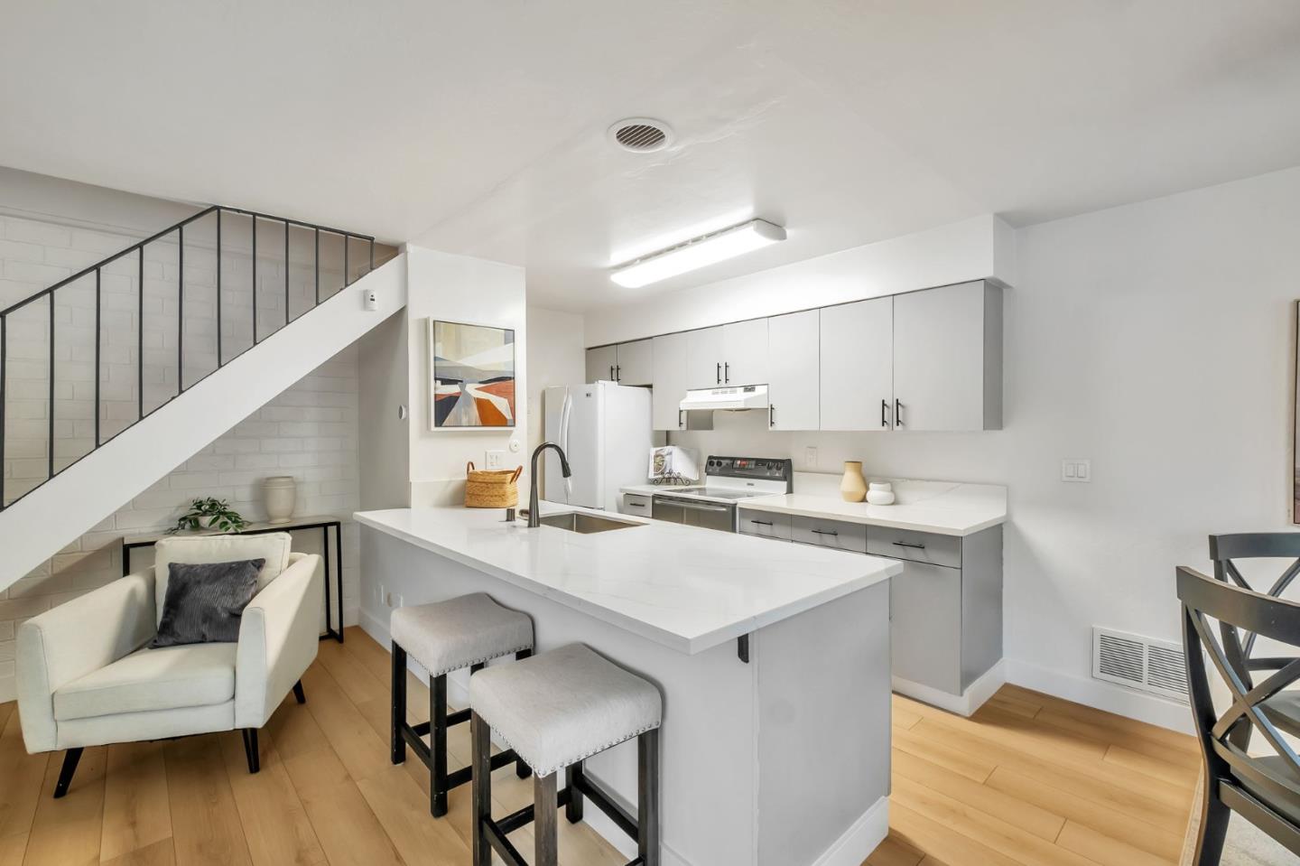 Detail Gallery Image 5 of 24 For 2224 Peacock Pl #3,  Union City,  CA 94587 - 2 Beds | 1 Baths