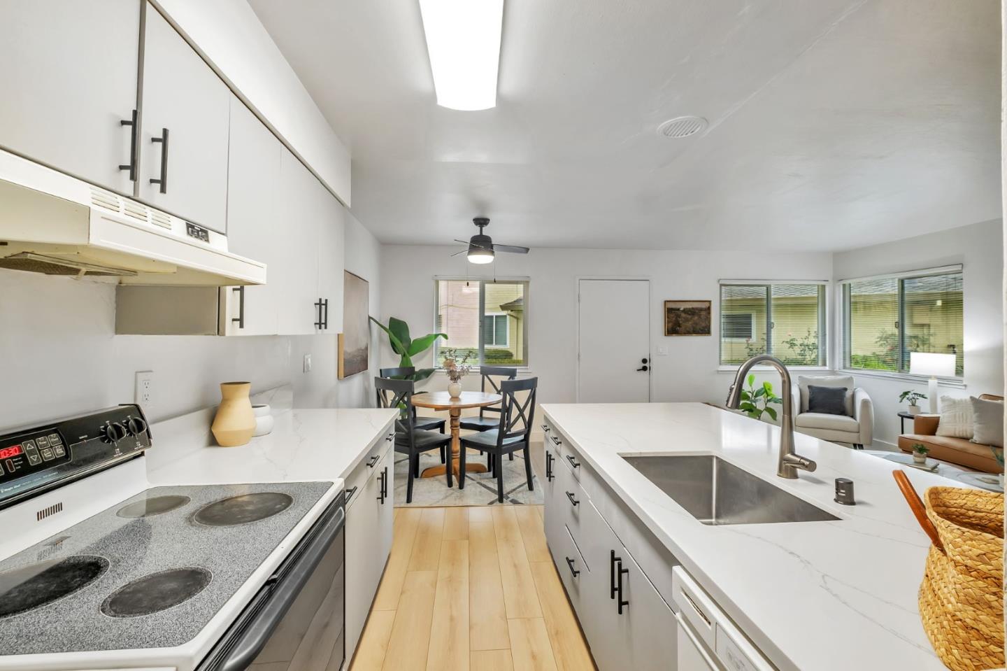 Detail Gallery Image 8 of 24 For 2224 Peacock Pl #3,  Union City,  CA 94587 - 2 Beds | 1 Baths