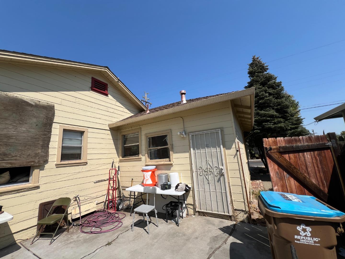 Detail Gallery Image 3 of 12 For 1017 W 14th St, Antioch,  CA 94509 - 3 Beds | 1 Baths